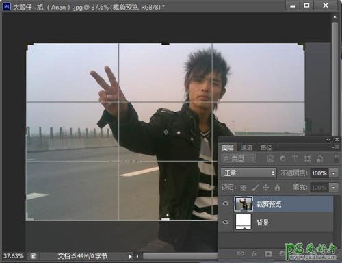 巧用photoshop给高速公路边上的师哥自拍照调出忧郁的色彩